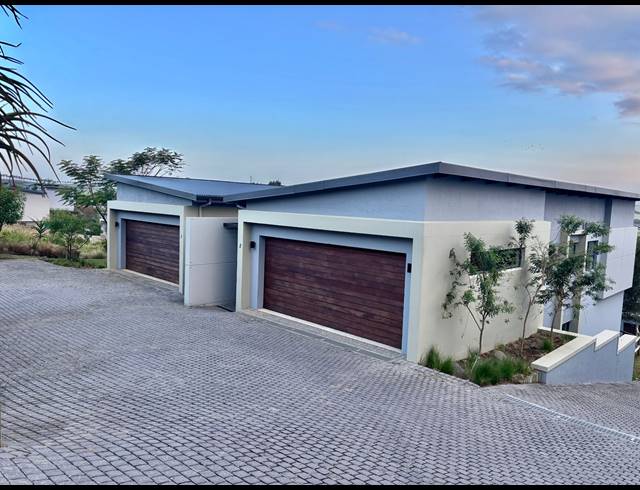 3 BEDROOM TOWNHOUSE FOR SALE IN PALM LAKES ESTATE